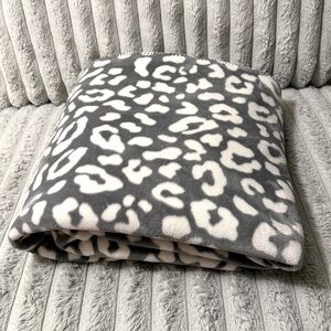Vs Pink Snow Leopard Sherpa Blanket